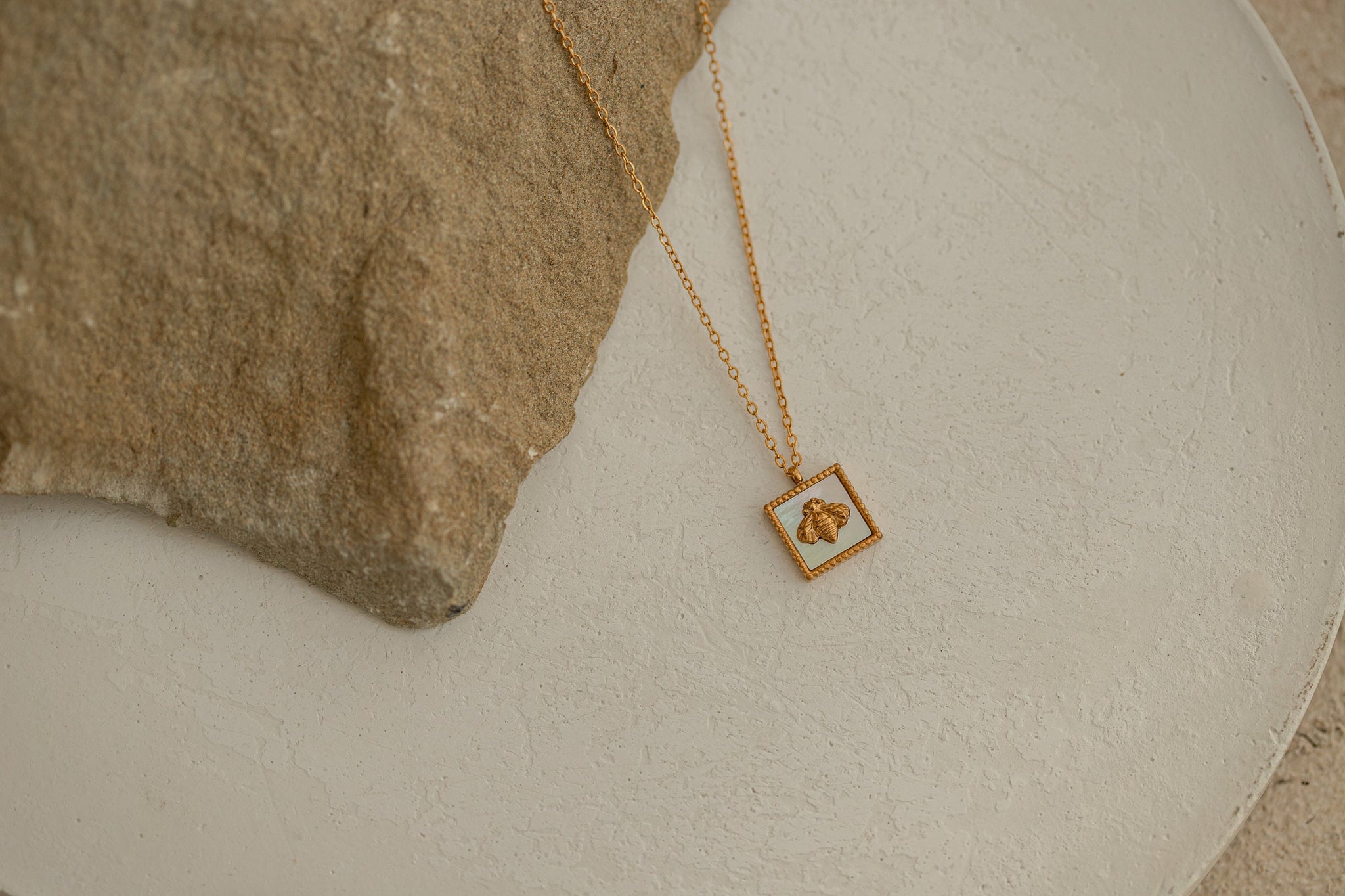 Dainty Bee Necklace,18K Gold Bee Pendant, Gift For Mama,  Geometric Bee Necklace, Mothers Day Gift, Bumble Bee Necklace, Minimalist Necklace